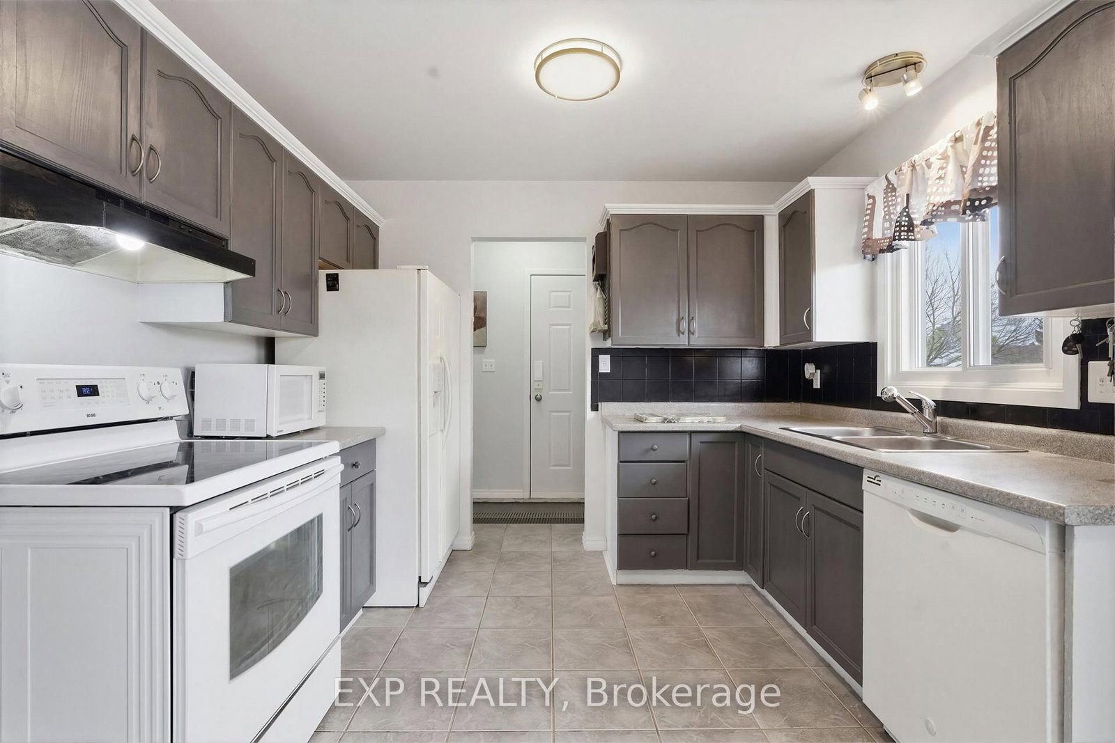 8 Abbott Lane • Haldimand, ON photo 13
