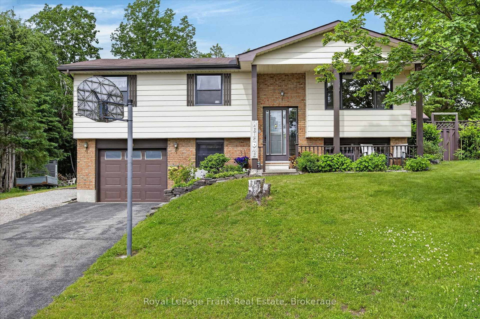 Detached House for sale at 18 Redwood Court, Peterborough, Ontario, K9K 1M5 - Monaghan Ward 2 - MLS: X13587520