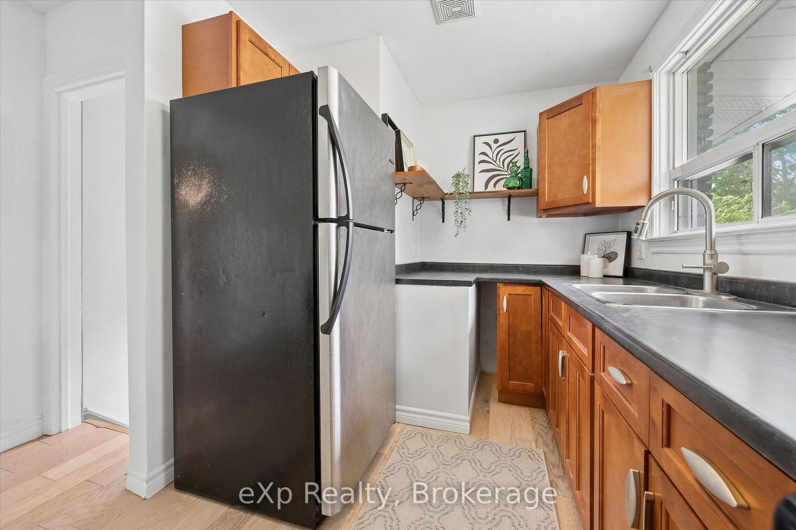 79 Dumbarton Street • Guelph, ON photo 13