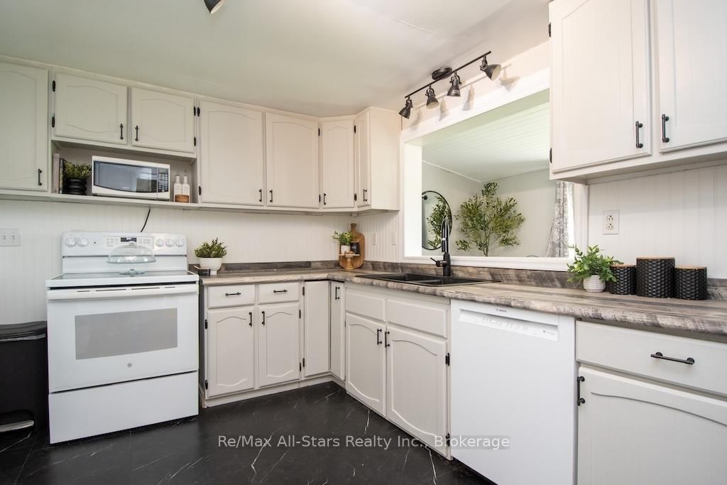 9 Riverside Drive • Kawartha Lakes, ON photo 18