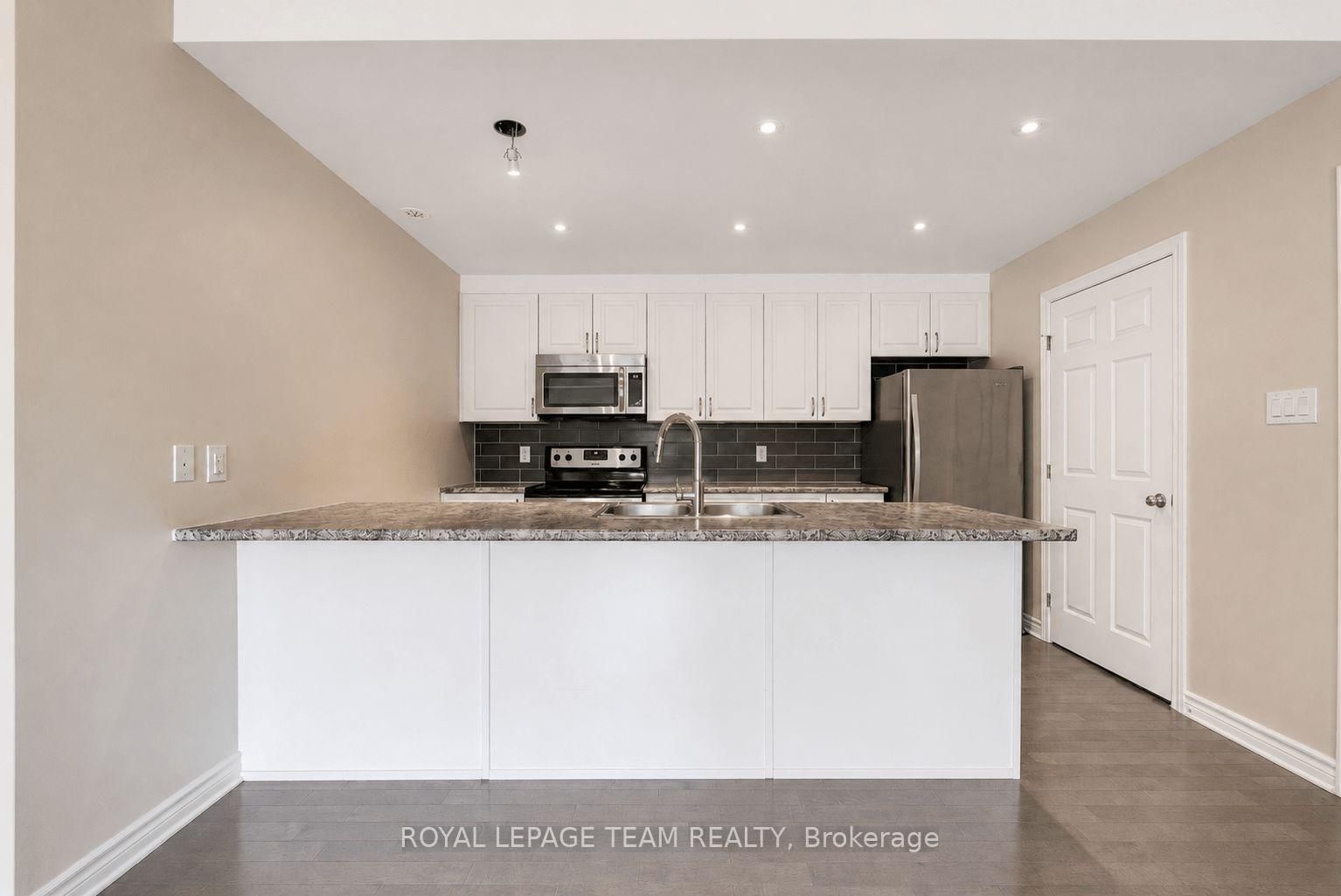 366 Wood Acres Grove • #i • Ottawa, ON photo 6