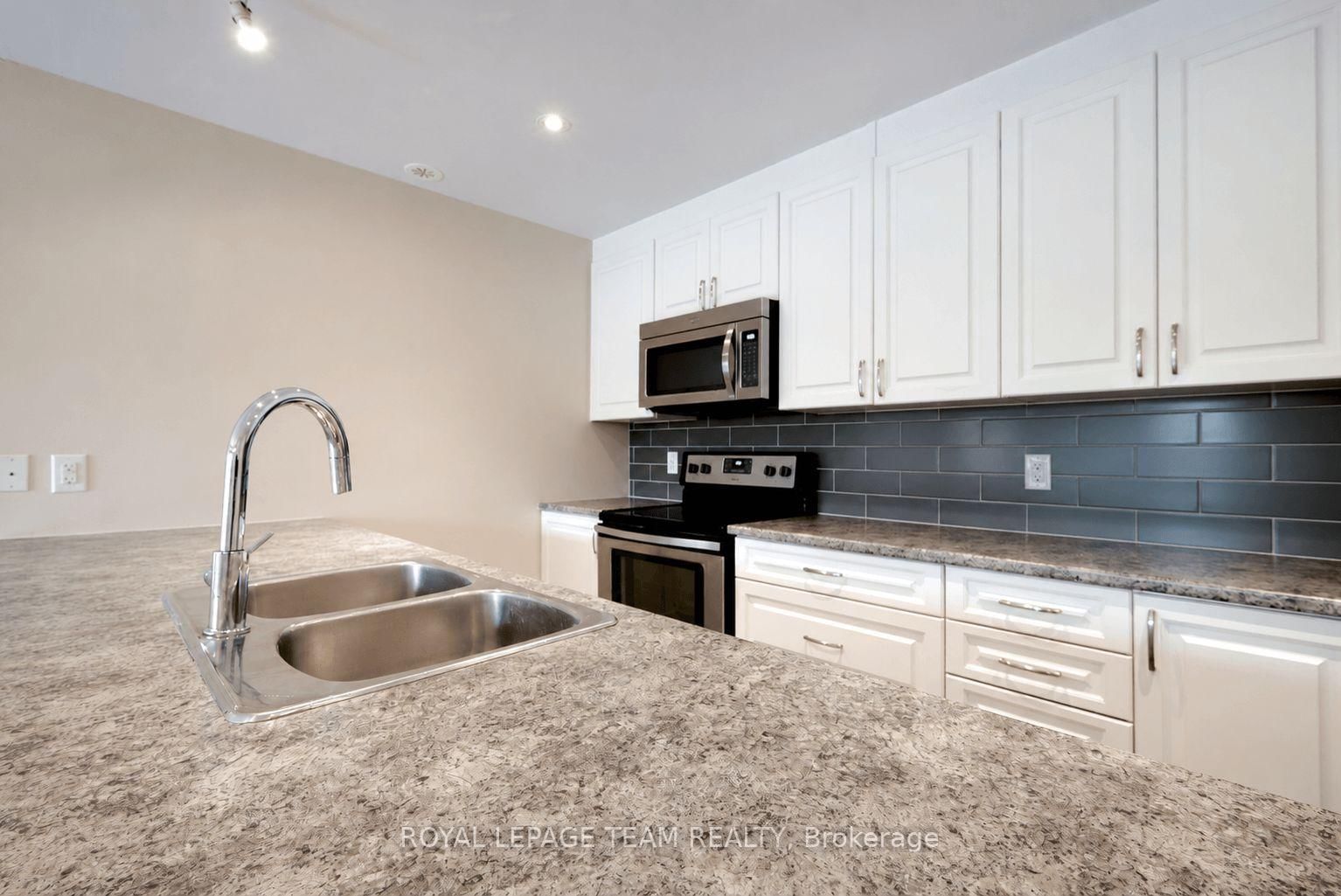 366 Wood Acres Grove • #i • Ottawa, ON photo 7