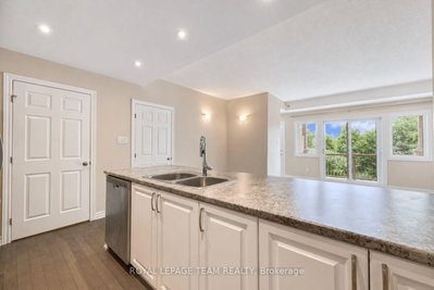 366 Wood Acres Grove • #i • Ottawa, ON photo 9