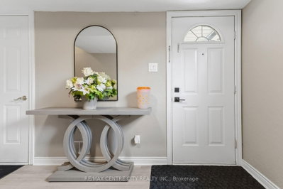 423 Everglade Crescent • London North, ON photo 4
