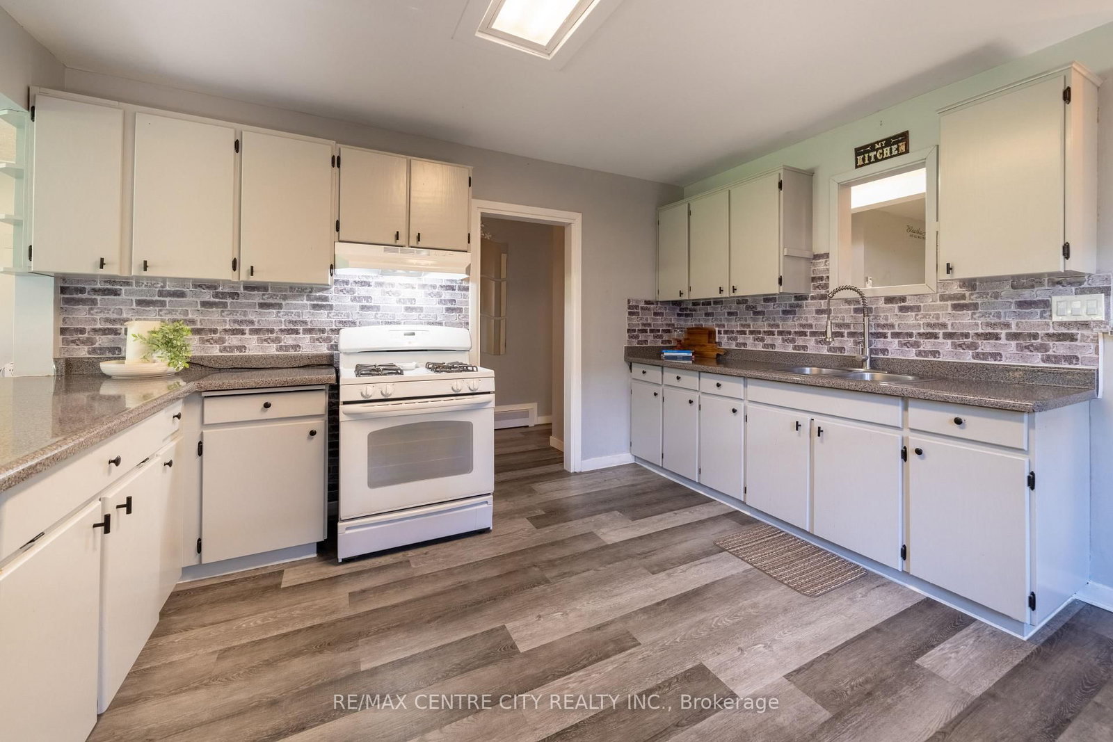 245 Dominion Street • Strathroy-Caradoc, ON photo 10