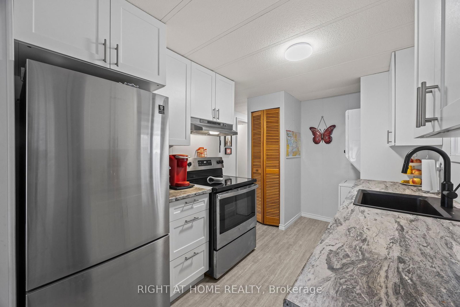 264 Highland Springs • South Huron, ON photo 12