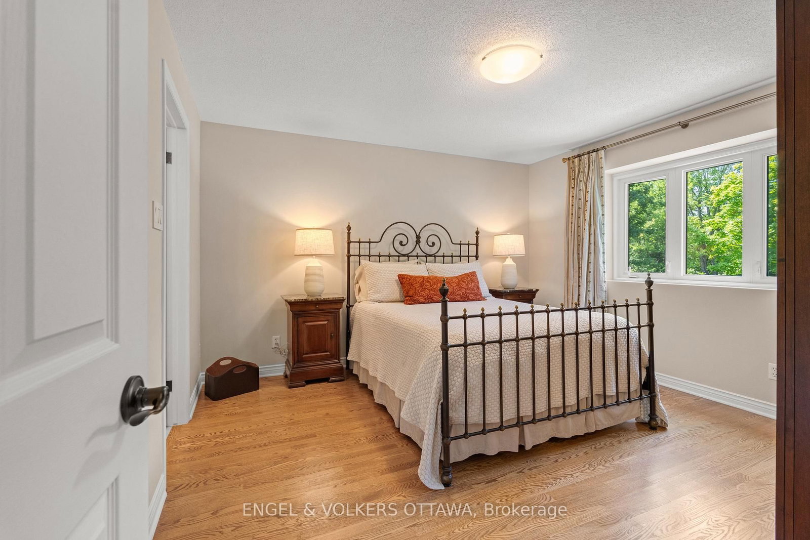 5596 Scobie Crescent • Ottawa, ON photo 25