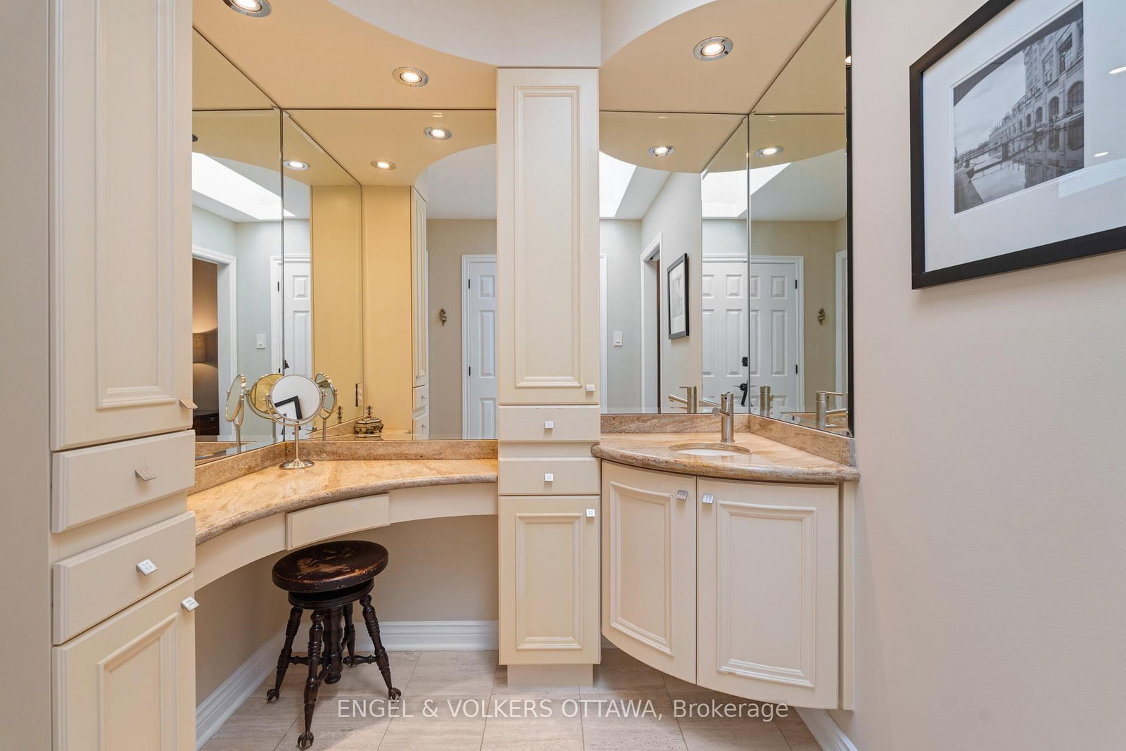 5596 Scobie Crescent • Ottawa, ON photo 32
