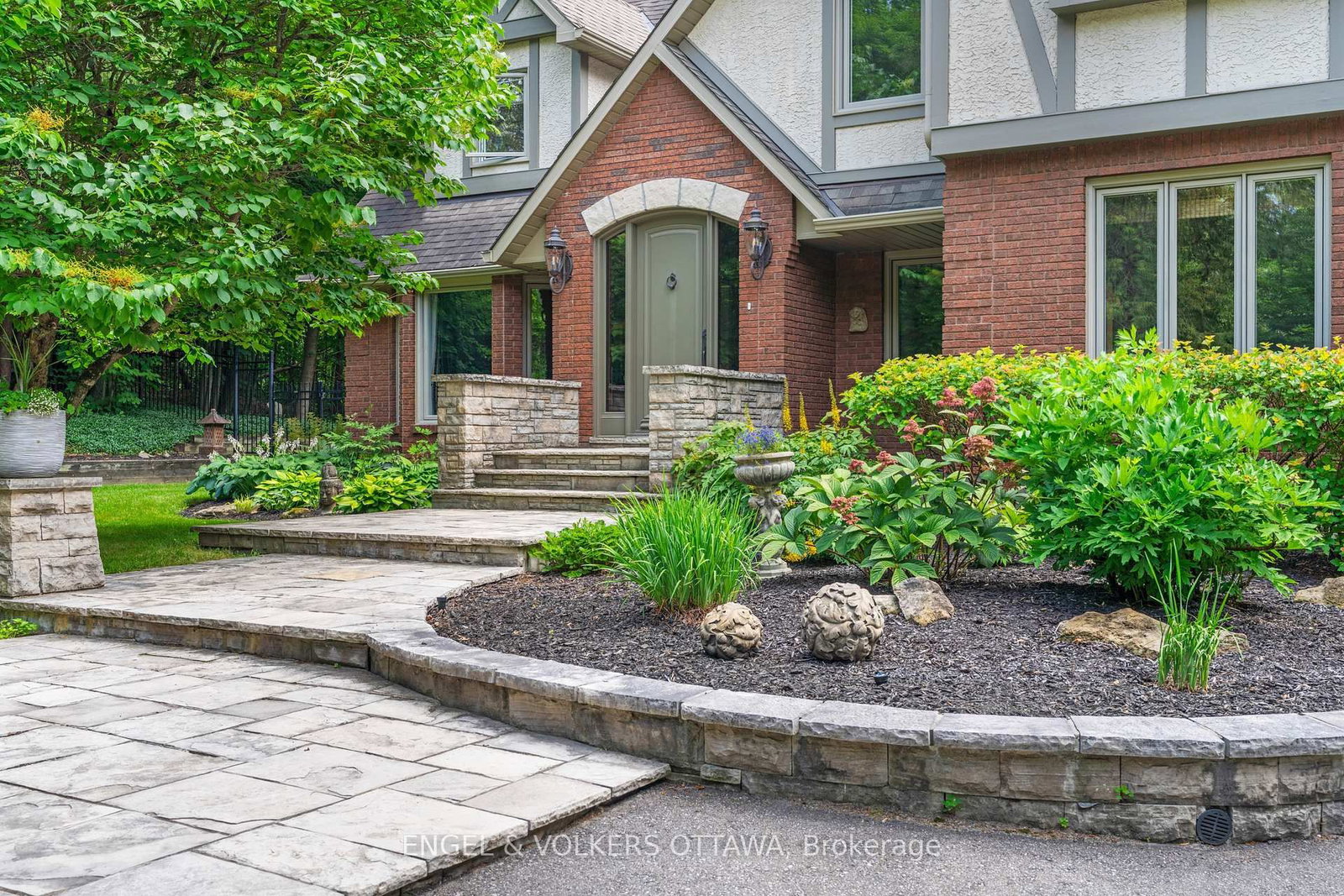 5596 Scobie Crescent • Ottawa, ON photo 41