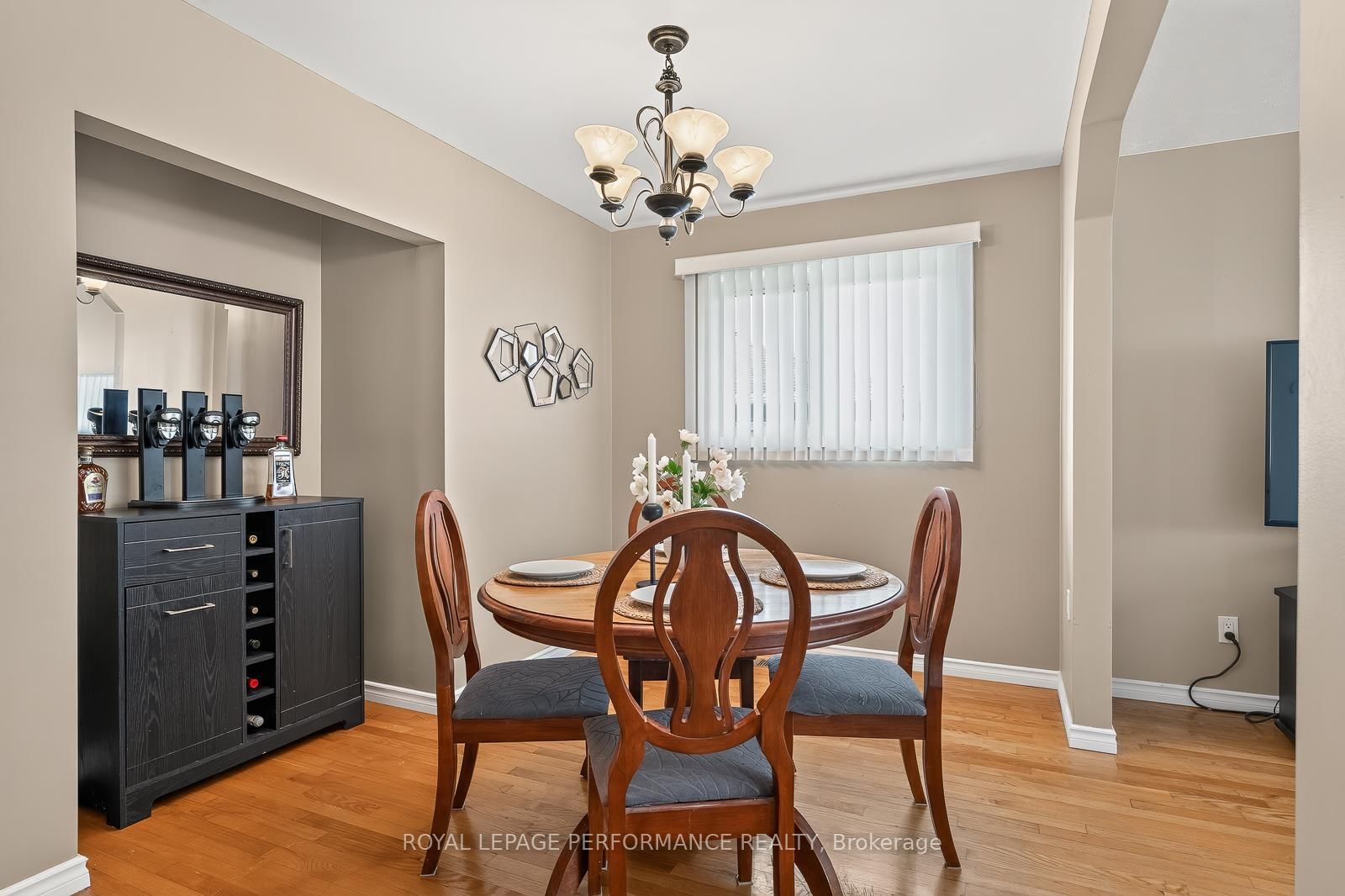898 Charleswood Avenue • Ottawa, ON photo 11