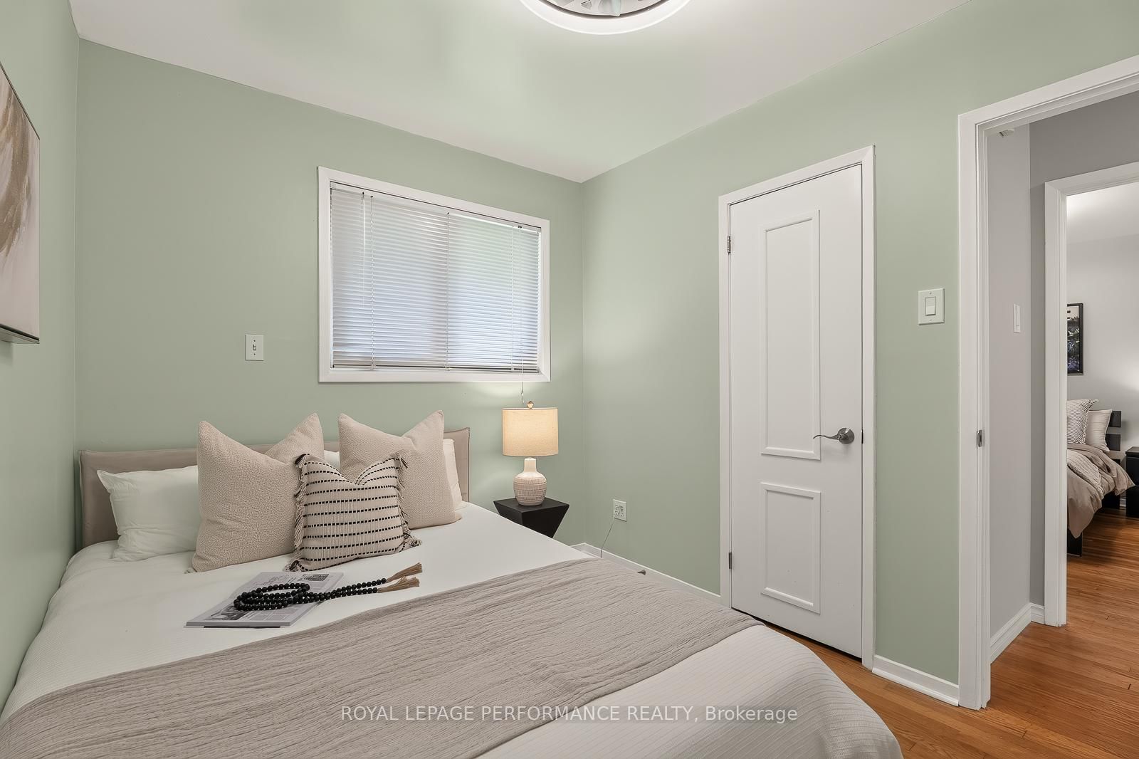 898 Charleswood Avenue • Ottawa, ON photo 17