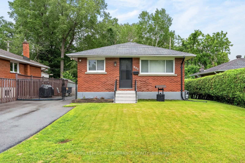 898 Charleswood Avenue