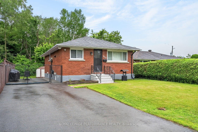 898 Charleswood Avenue