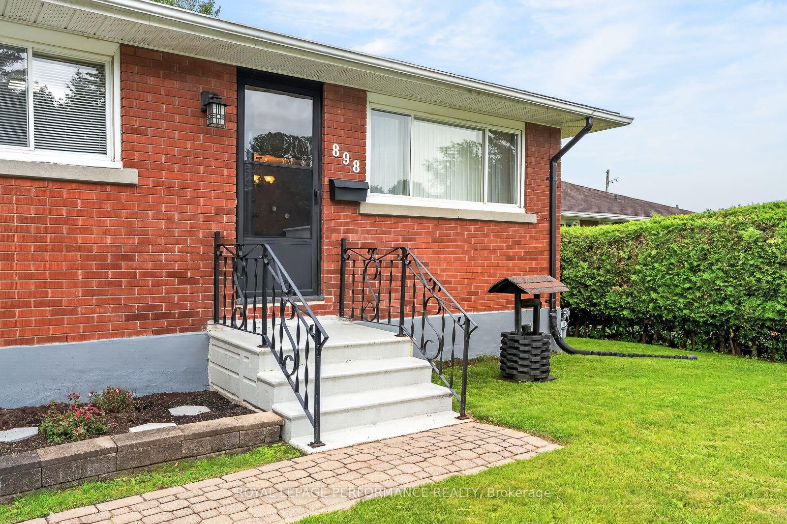 898 Charleswood Avenue • Ottawa, ON photo 4