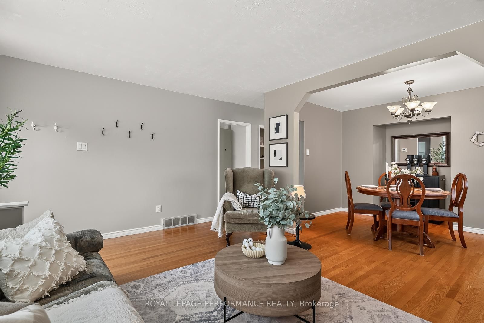 898 Charleswood Avenue • Ottawa, ON photo 9