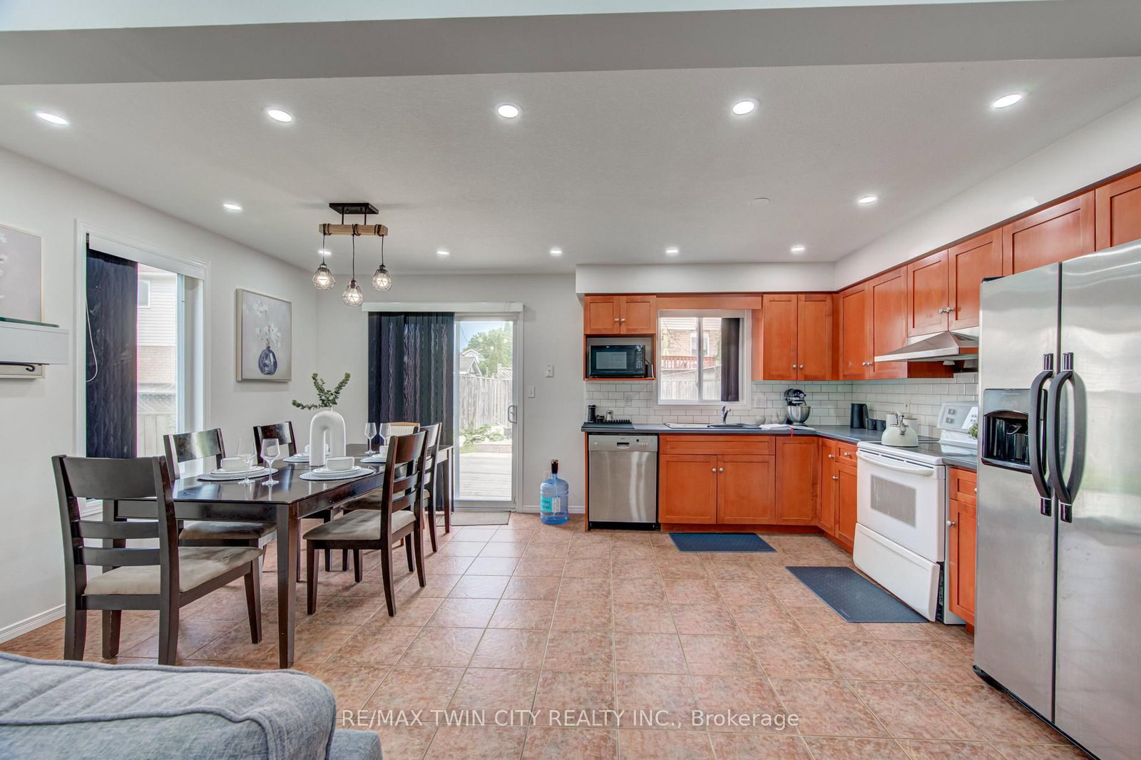 15 CHESTER Drive • Cambridge, ON photo 11