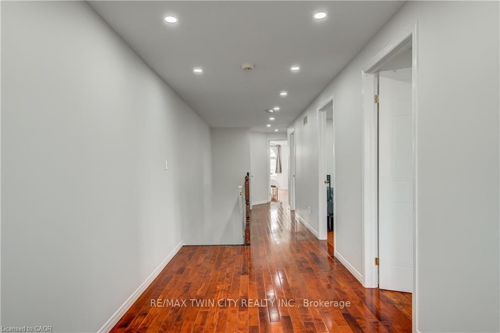 15 CHESTER Drive • Cambridge, ON photo 13