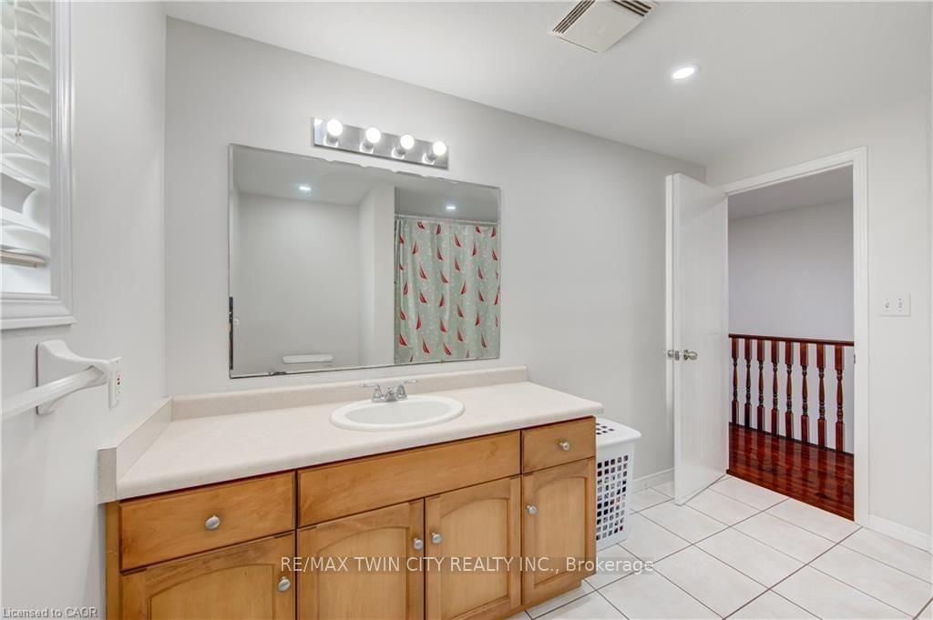 15 CHESTER Drive • Cambridge, ON photo 20