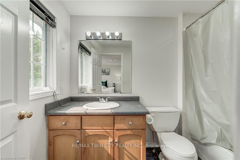 15 CHESTER Drive • Cambridge, ON photo 24