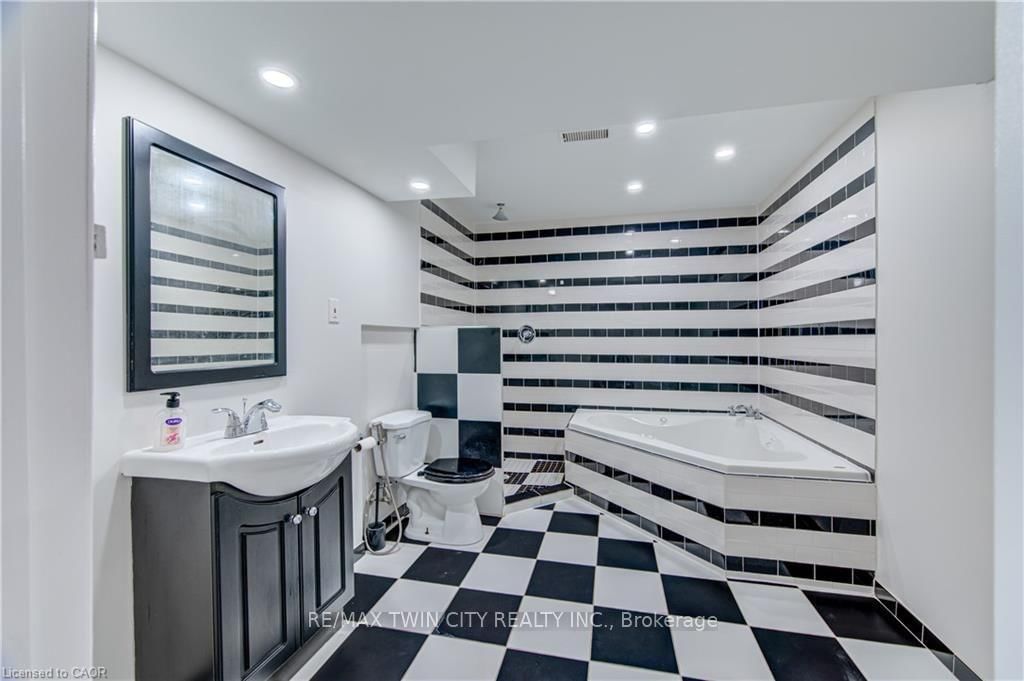 15 CHESTER Drive • Cambridge, ON photo 27