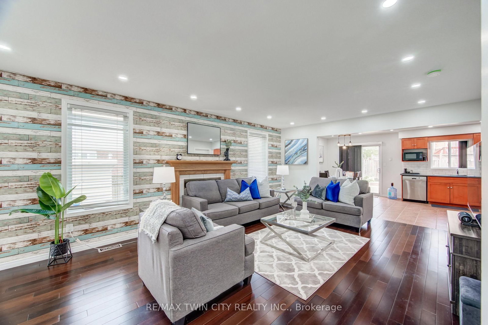 15 CHESTER Drive • Cambridge, ON photo 5