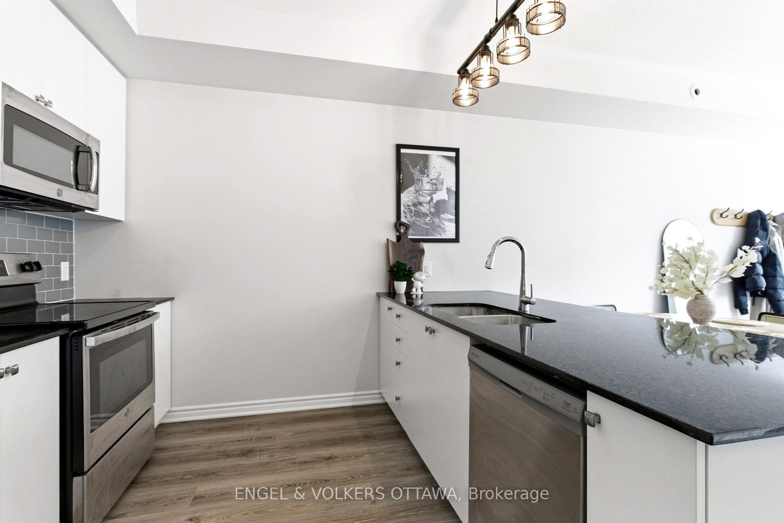 808 Kiniw Private • Ottawa, ON photo 9