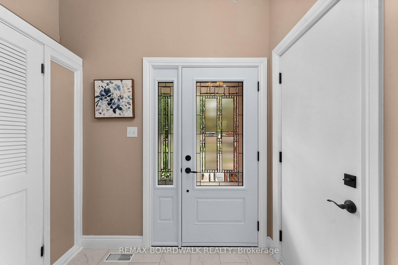 22 Eagleview Street • Ottawa, ON photo 4