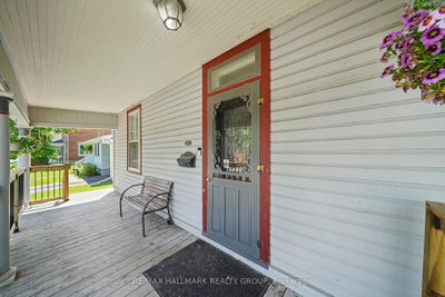 98 Drummond Street E — photo 5