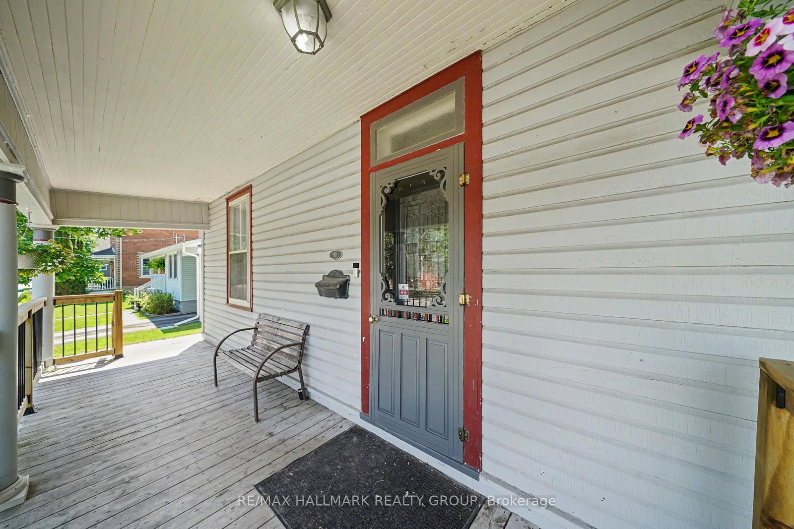 98 Drummond Street E • Perth, ON photo 5