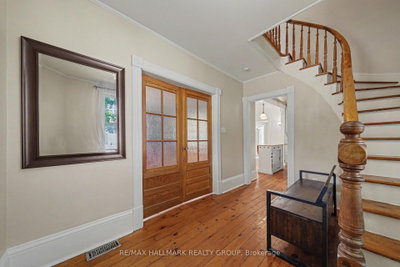 98 Drummond Street E — more photos