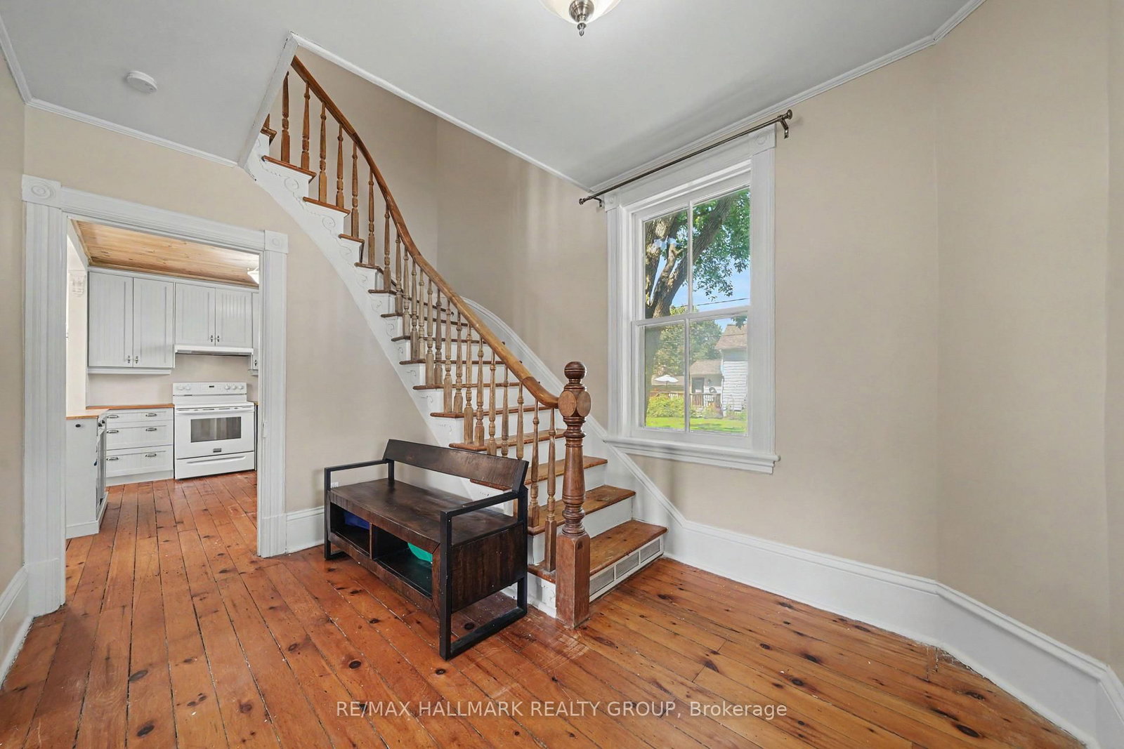 98 Drummond Street E • Perth, ON photo 8