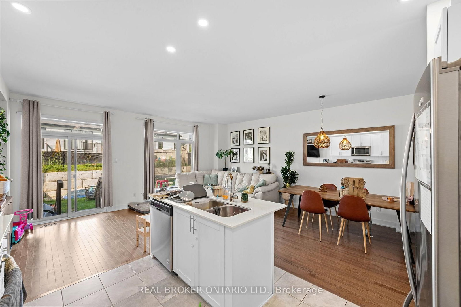 645 Rathburn Lane • Ottawa, ON photo 11