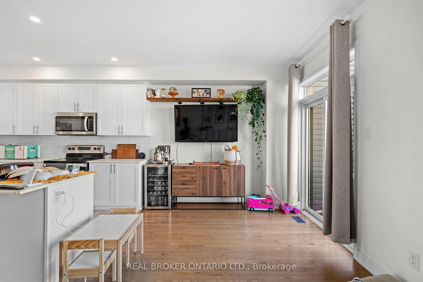 645 Rathburn Lane • Ottawa, ON photo 12