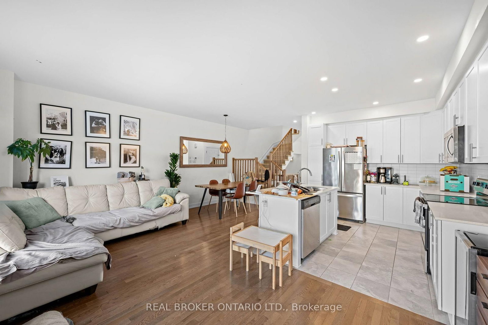 645 Rathburn Lane • Ottawa, ON photo 13