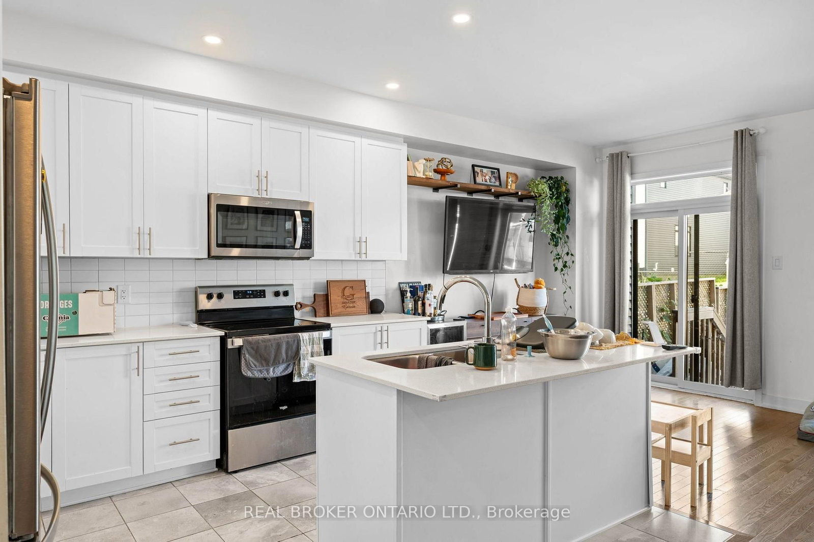 645 Rathburn Lane • Ottawa, ON photo 6