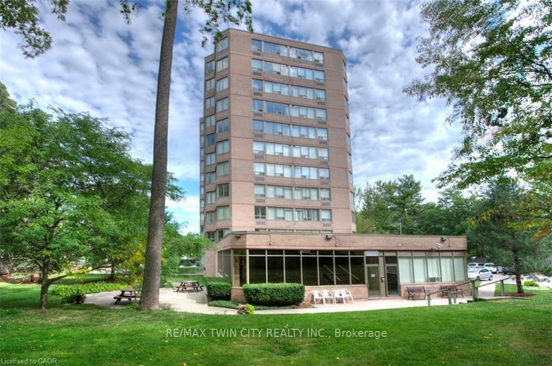 409 - 3227 KING Street E
