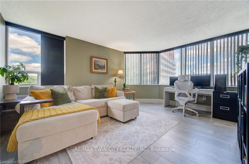 409 - 3227 KING Street E