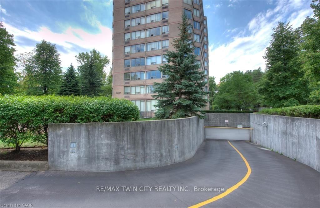 3227 E KING Street • #409 • Kitchener, ON photo 33