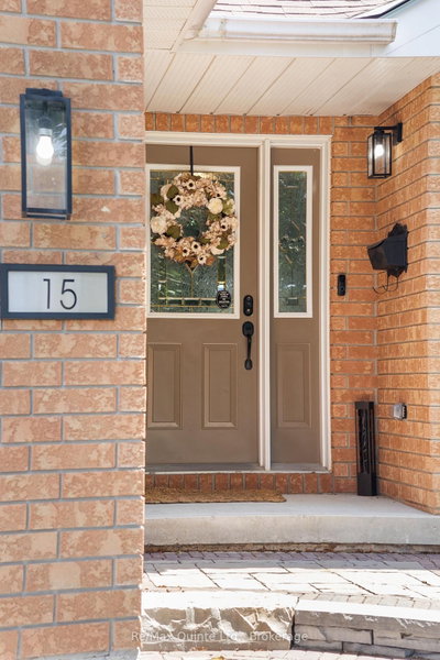 15 Spruce Gardens • Belleville, ON photo 6