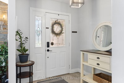 15 Spruce Gardens • Belleville, ON photo 7