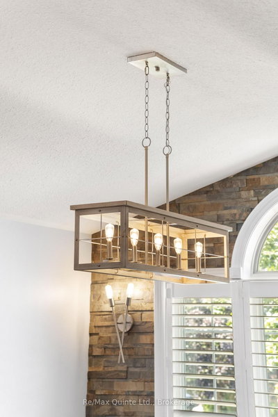 15 Spruce Gardens • Belleville, ON photo 9