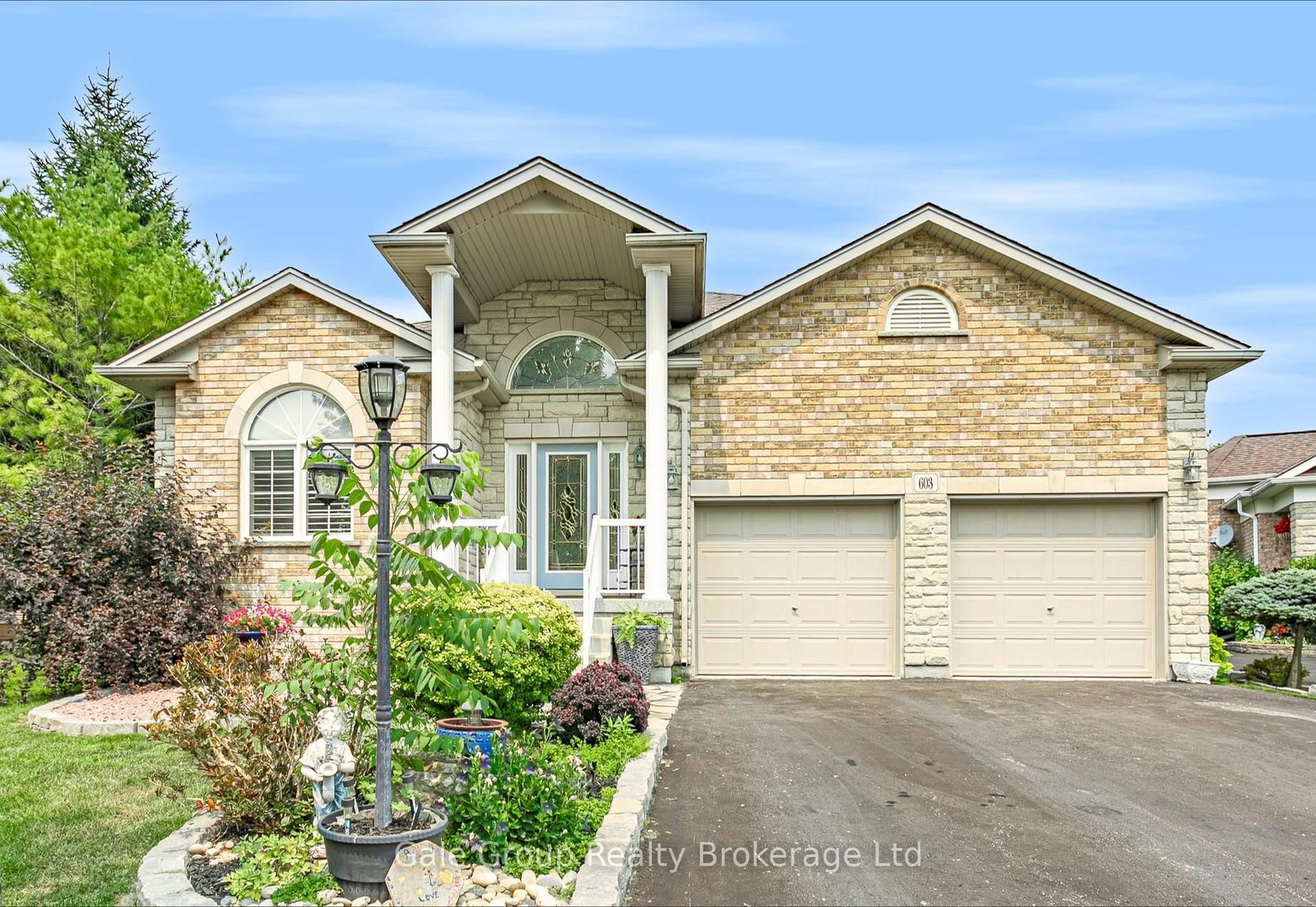 603 Fox Hollow Court • Woodstock, ON photo 1