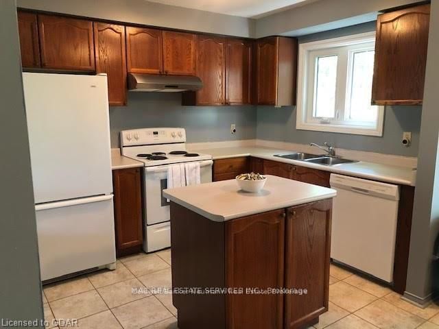 3 - 302 College Avenue W