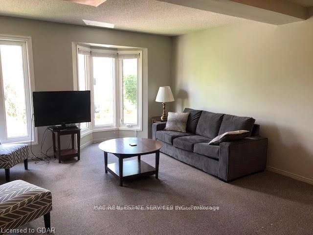 3 - 302 College Avenue W