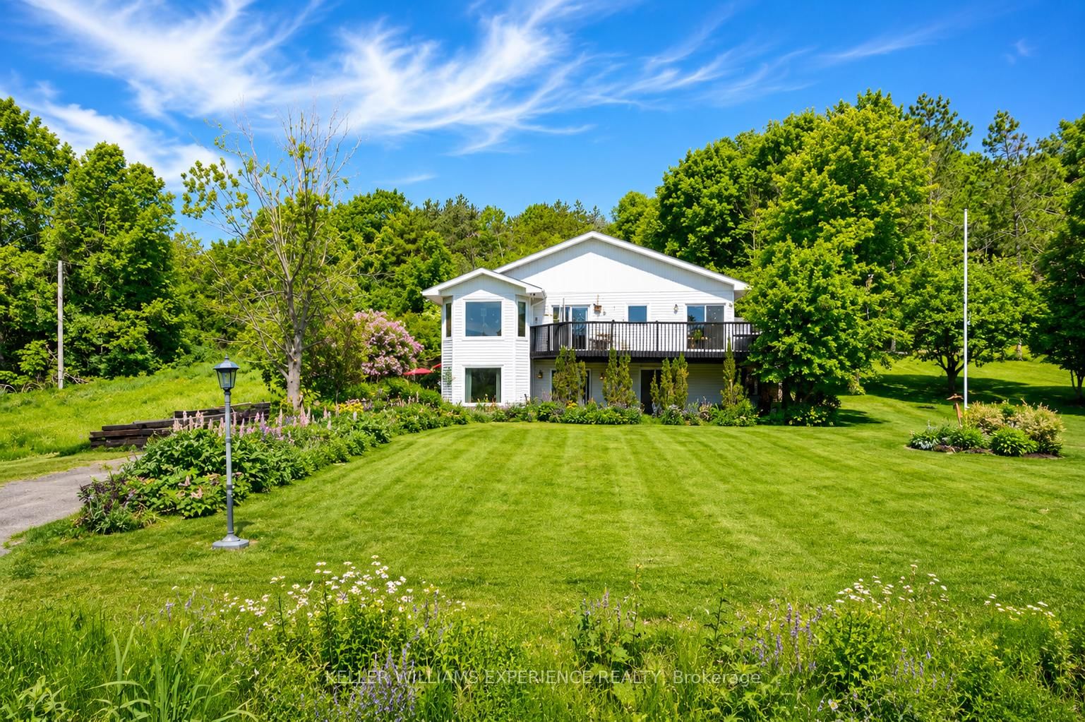 203 Santas Village Road • Bracebridge, ON photo 2