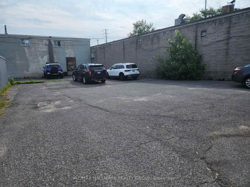 69 Kempster Ave photo 2