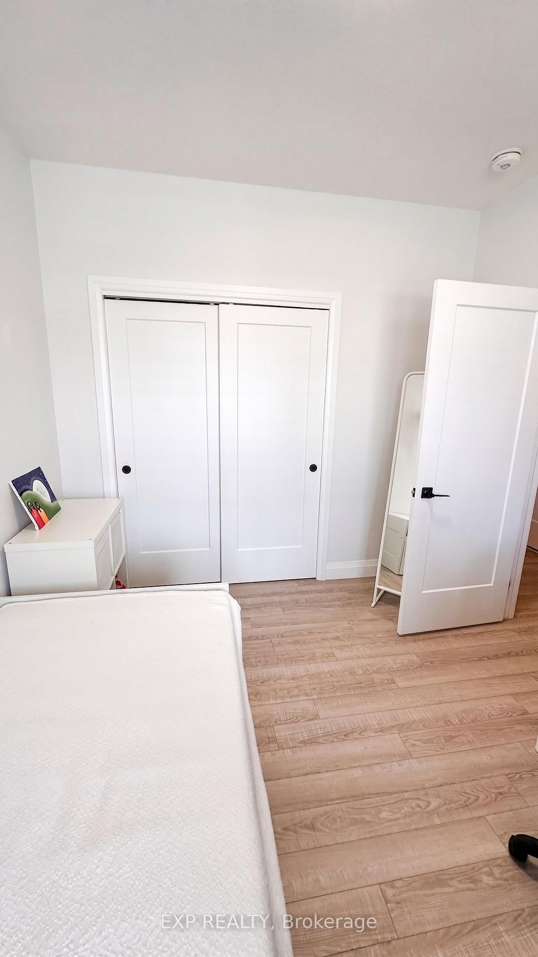 6 Evylean Court • St. Thomas, ON photo 5
