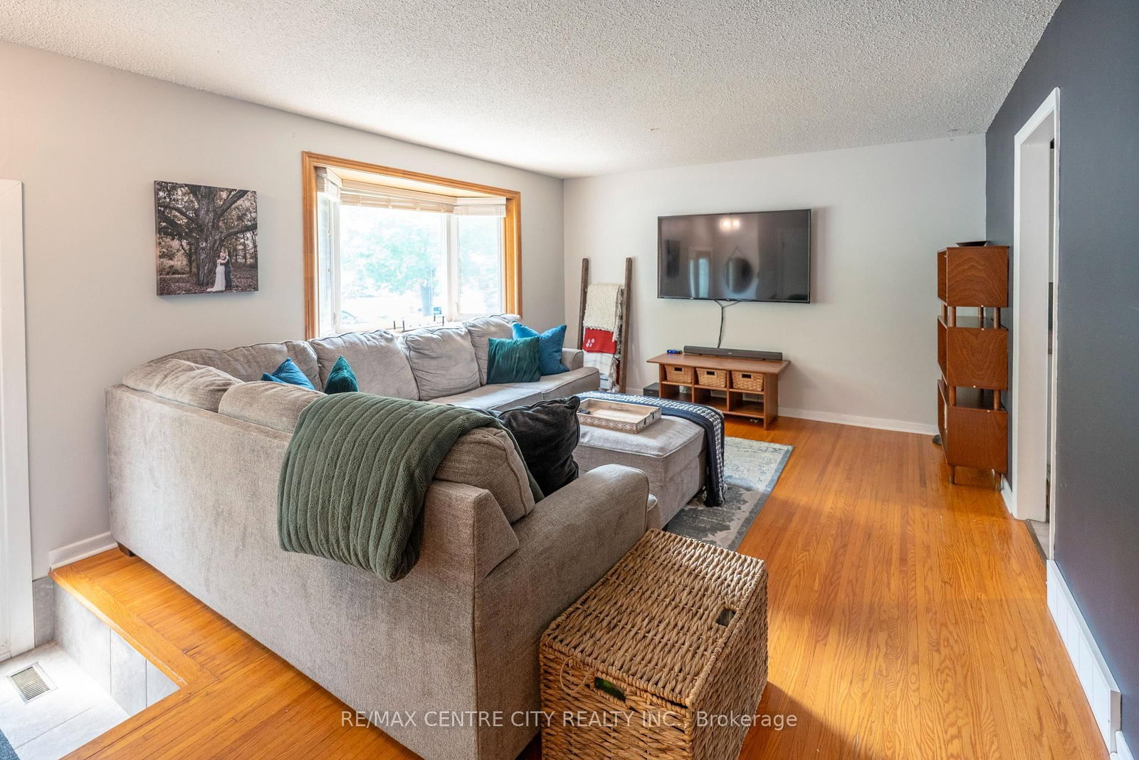 366 Hudson Drive • London East, ON photo 6