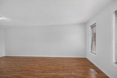 21 Springgarden Crescent — photo 4