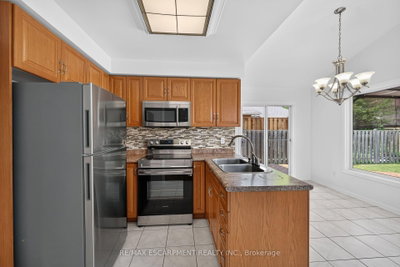 21 Springgarden Crescent • Hamilton, ON photo 8